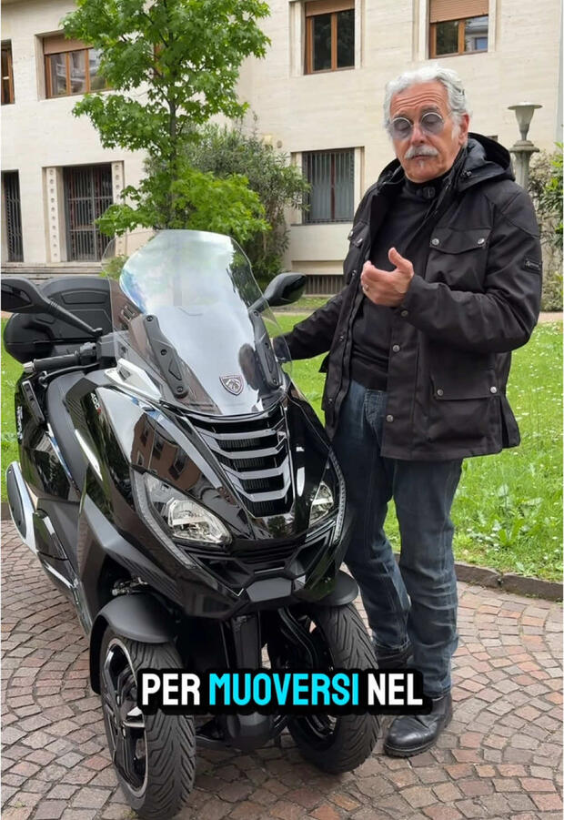Peugeot Metropolis 400! . . .