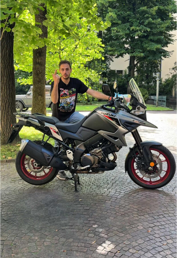 Suzuki V-Strom 1050SE . . .