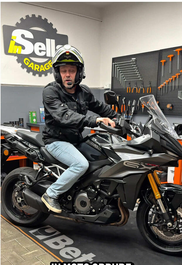 Chiacchierare in moto: sì o no? Interfono Midland BTR1 . . .