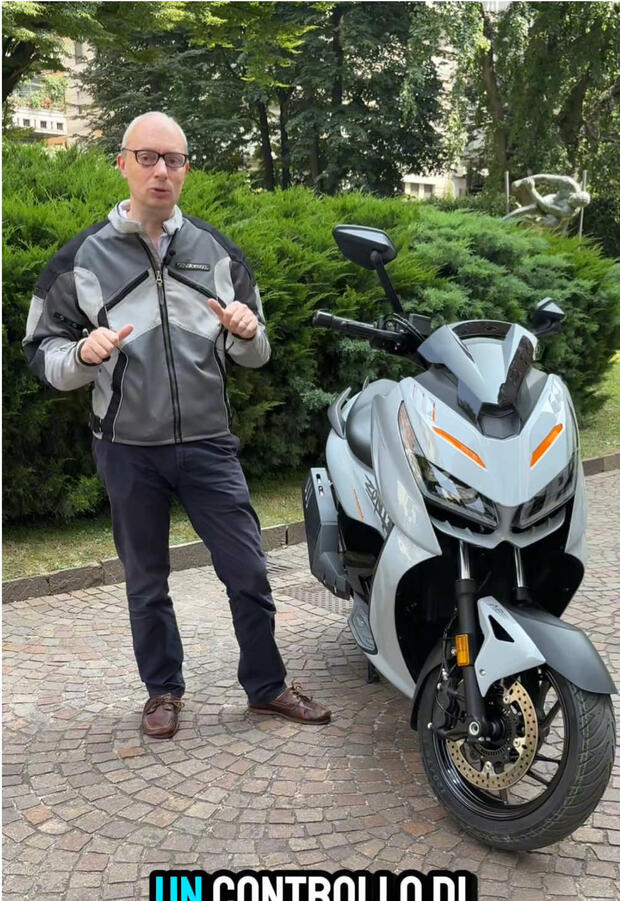 Zontes 368D: un razzo al semaforo! . . .