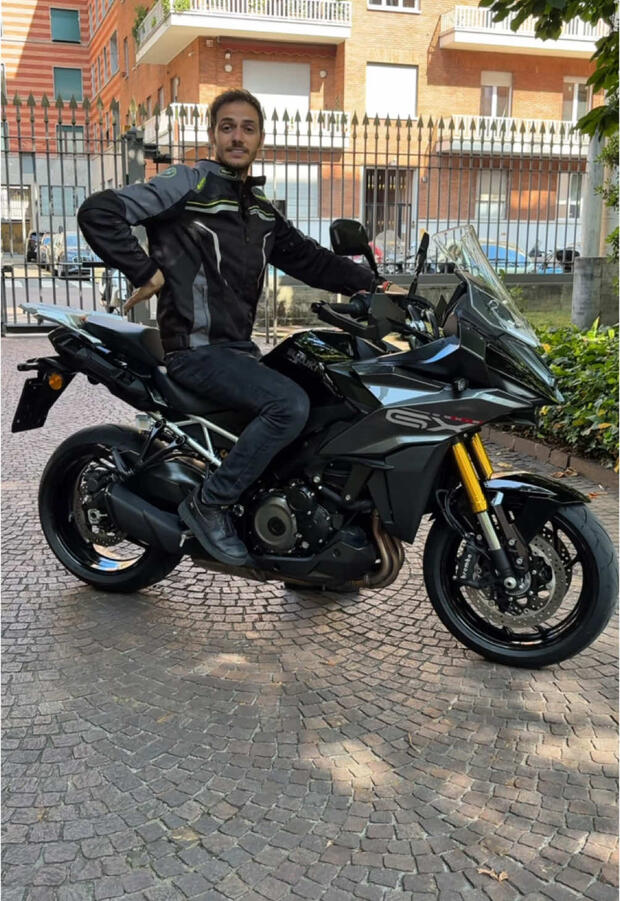 Suzuki GSX-S1000GX, la crossover veloce! . . .