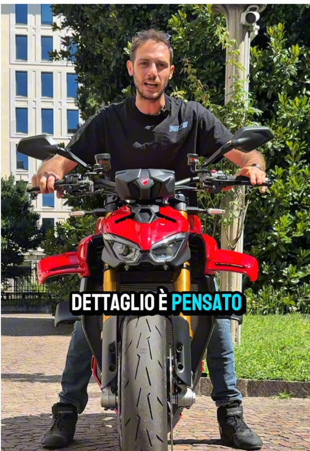 Ducati Streetfighter V4S . . .