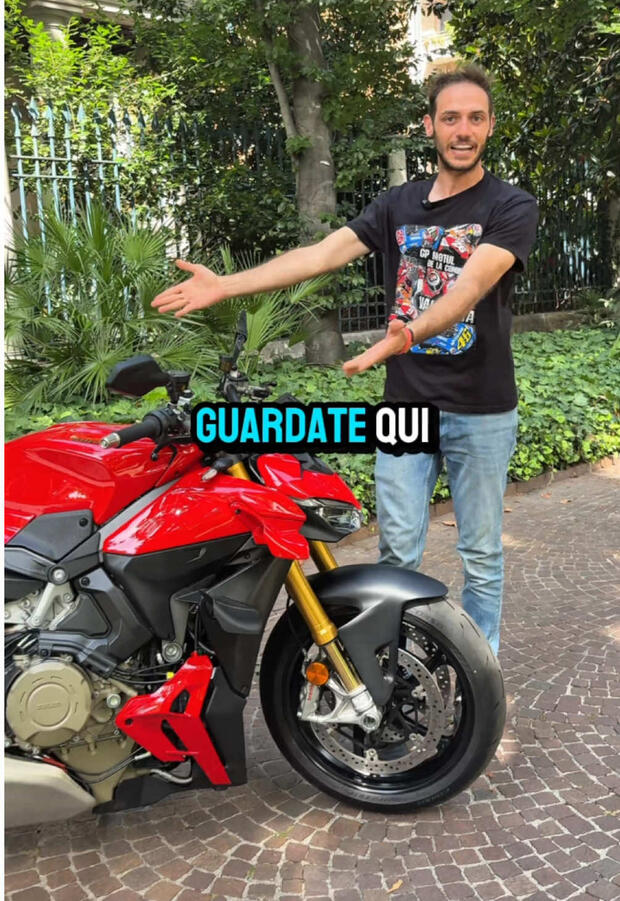 Le raffinatezze della Ducati Streetfighter V4S . . .