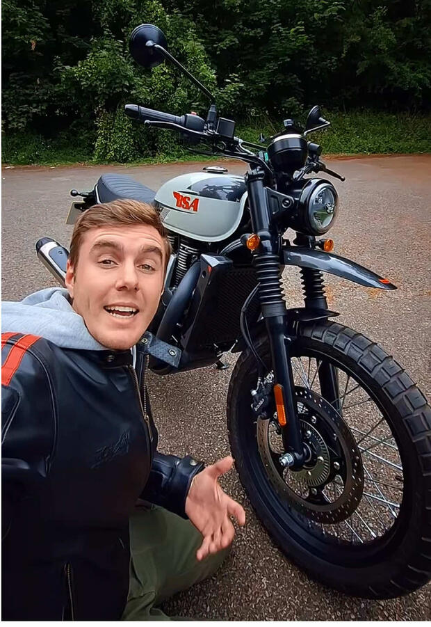 BSA Scrambler 650 . . .