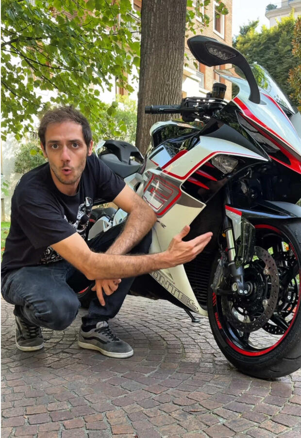 Il “trucco” della fascetta alla forcella . . .