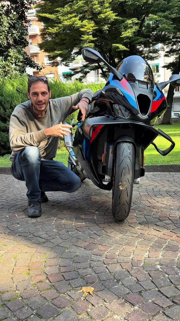 BMW M 1000 RR: una rafinatezza da race replica! . . .