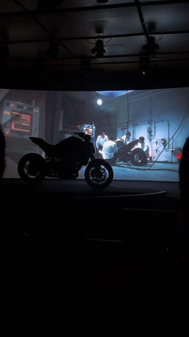 Honda: ecco la VIIIR! . . .