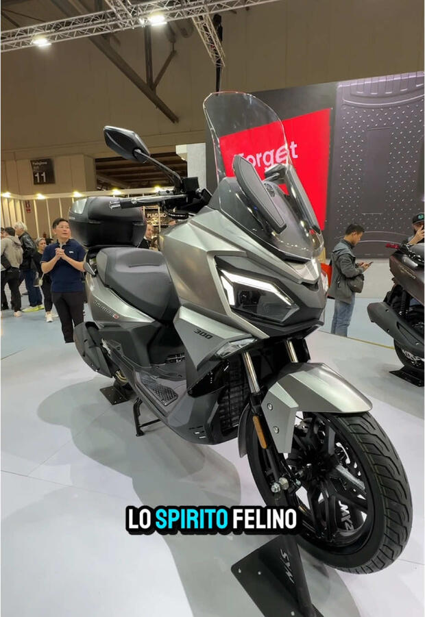 SYM Joyride 300 . . .