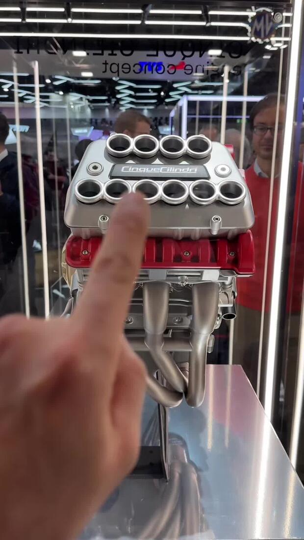 MV Agusta motore prototipo 5 cilindri! . . .