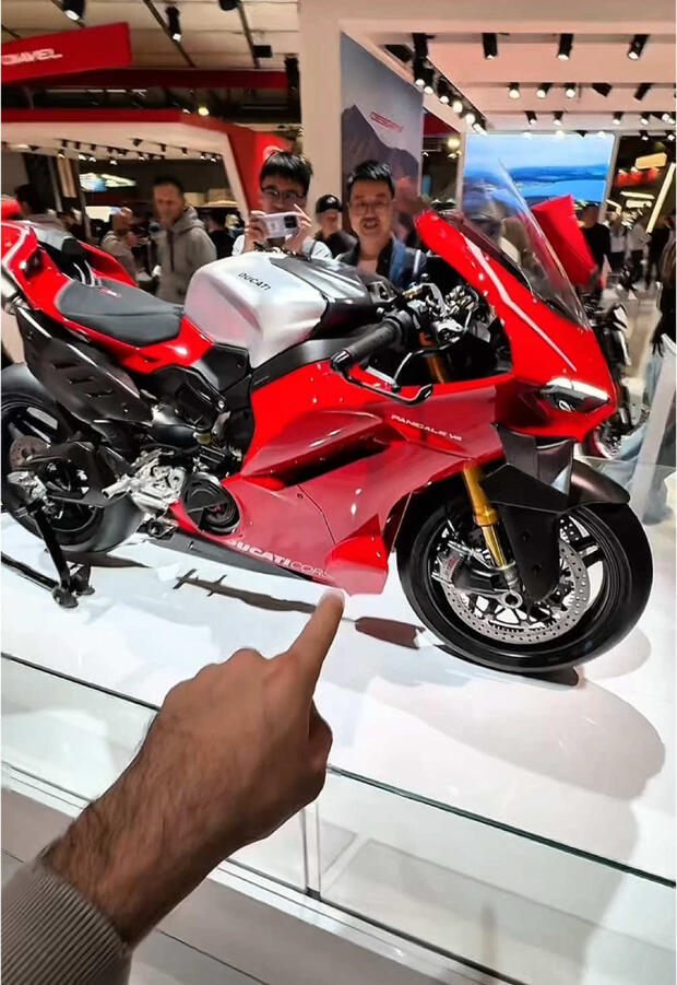 Ducati Panigale V4R . . .