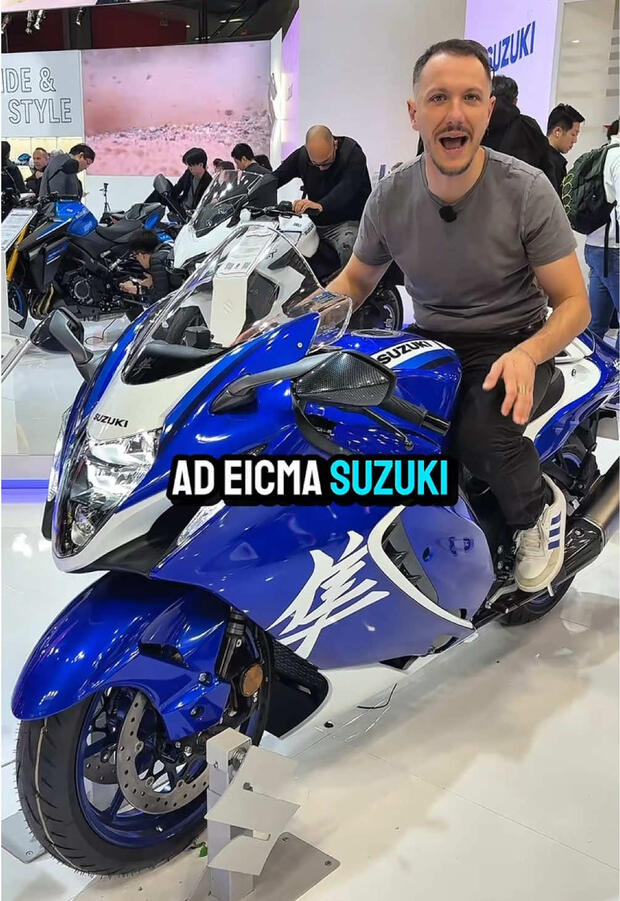 Dopo 25 anni, la Suzuki Hayabusa è sempre uno spettacolo! . . .