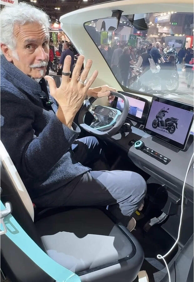 La microcar cabrio di Ezi! . . .