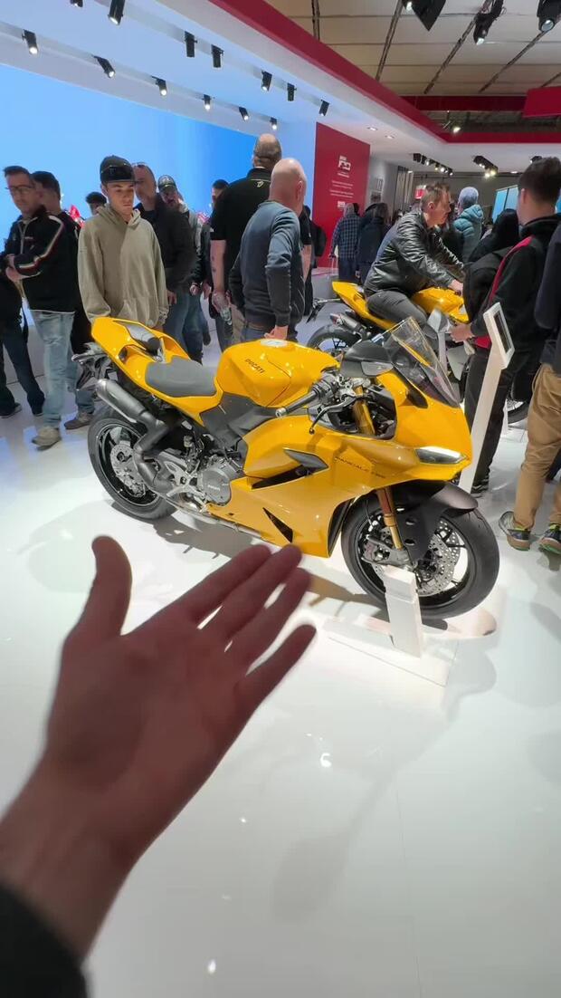 Ducati: tornano le signore in giallo! . . .