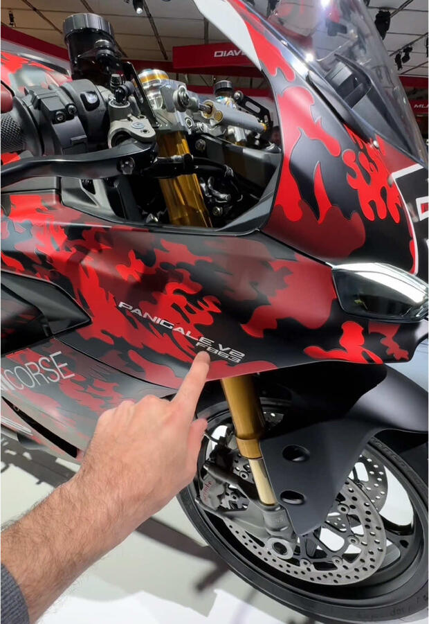 Mar Marquez o Pecco Bagnaia? Ecco le due versioni speciali della Ducati Panigale V2 . . .