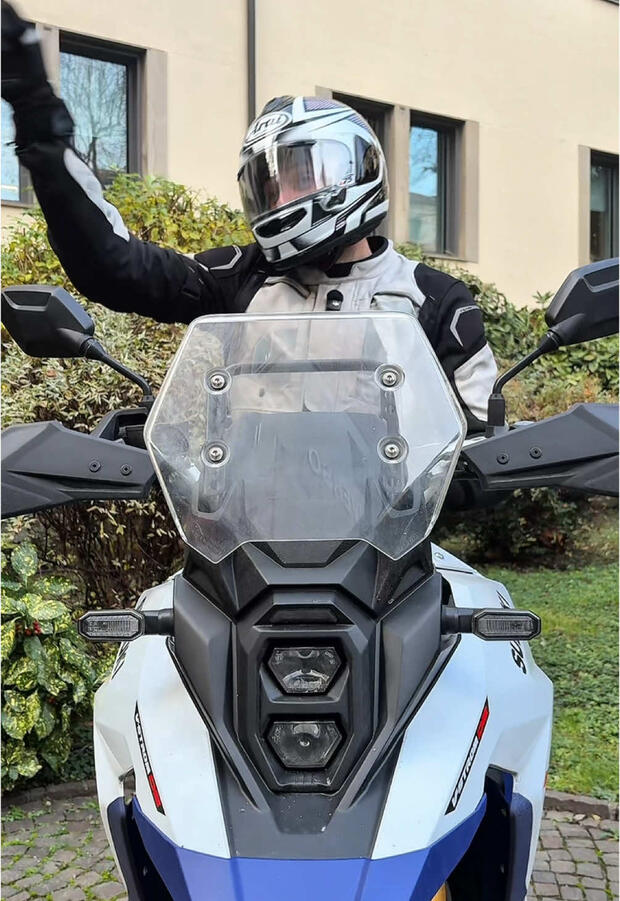 Musica in cuffia mentre si guida la moto: vietato o permesso? . . .