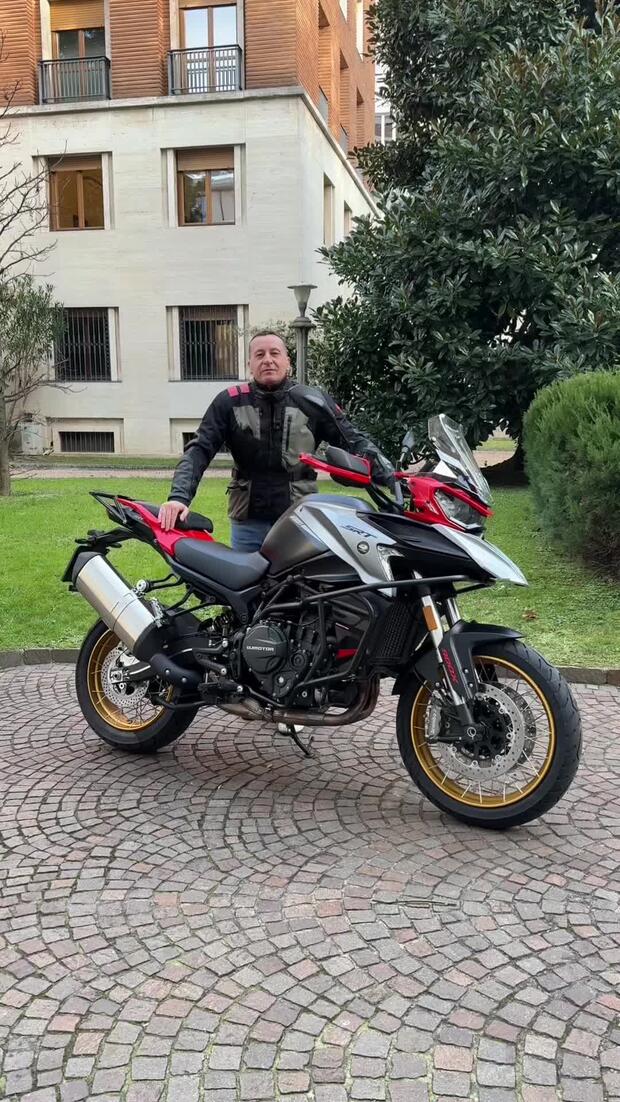 QJ Motor SRT 900 SX! . . .