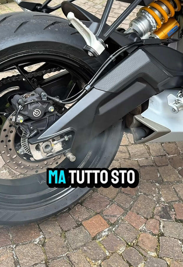 Fumo bianco dagli scarichi? Può essere normale oppure… . . .