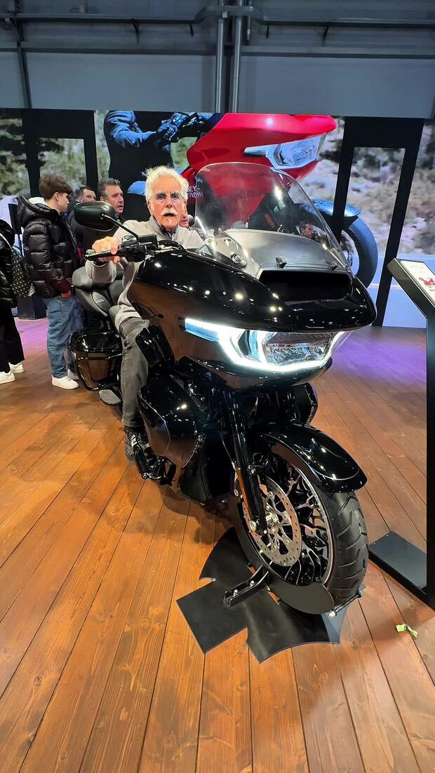 Harley-Davidson Road Glide Limited e Street Glide Limited! . . .