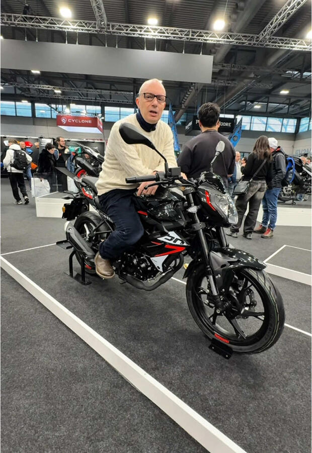 Benelli 125: cosa cambia tra la BN125 e la BKX125S? . . .