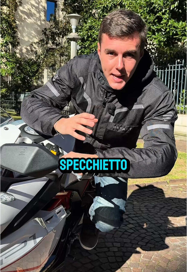 Per fare le curve in moto… ci vuole la testa! . . .