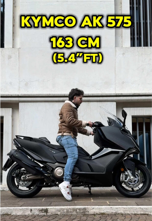 Kymco AK575: come “calza” su motociclisti di diverse altezze . . .
