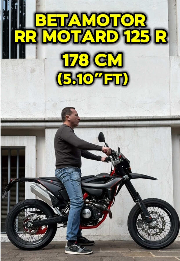 Betamotor RR Motard 125 R: come “calza” su motociclisti di diverse altezze . . .