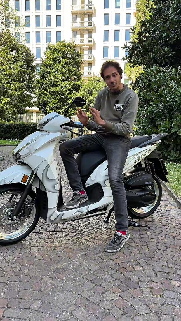 Un sacco di parti speciali per “pimpare” al massimo un Honda SH: benvenuti nel mondo RCB! . . .