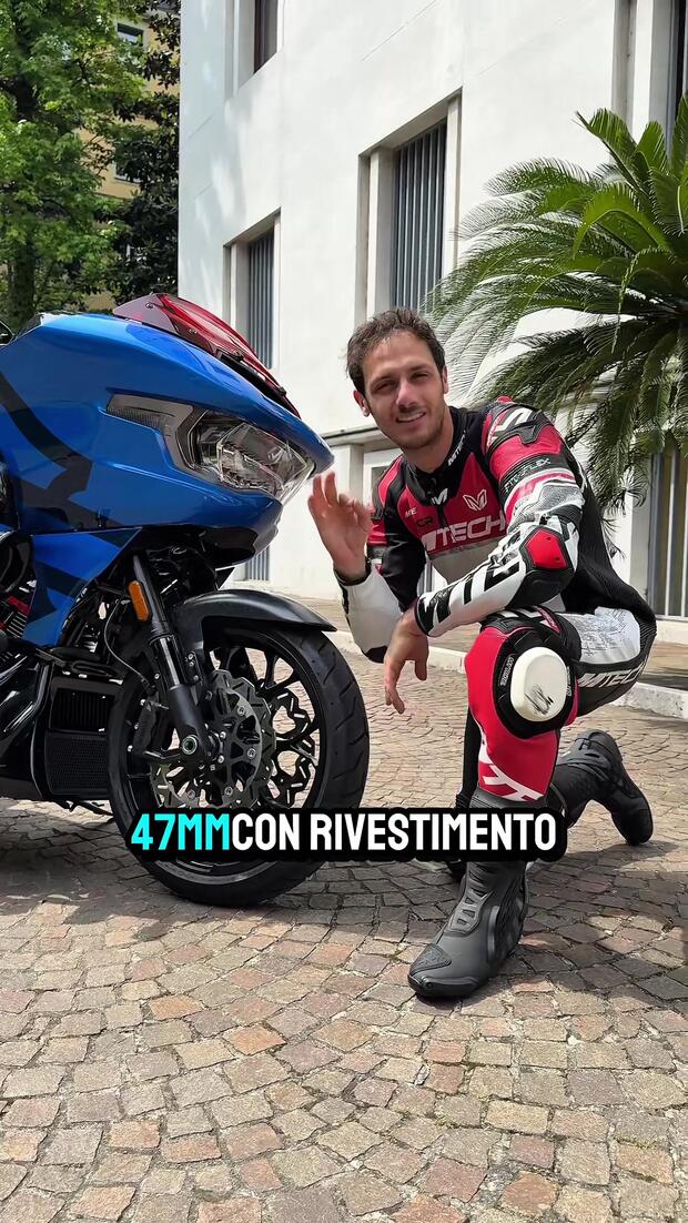 Gigantesca, folle, esagerata, costosa. Ma ha anche dei difetti. Harley-Davidson CVO Road Glide ST . . .