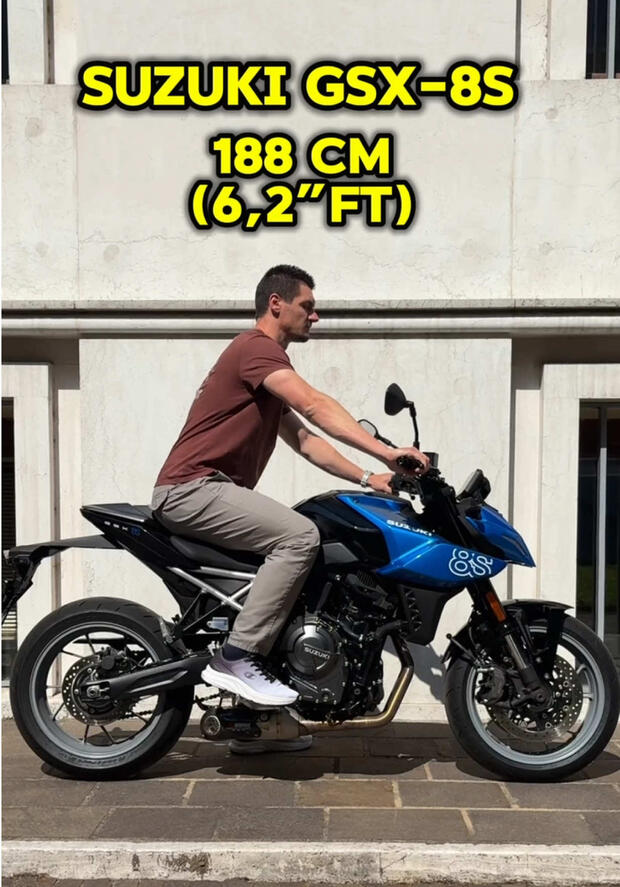 Suzuki GSX-8S: come “calza” su motociclisti di diverse altezze . . .