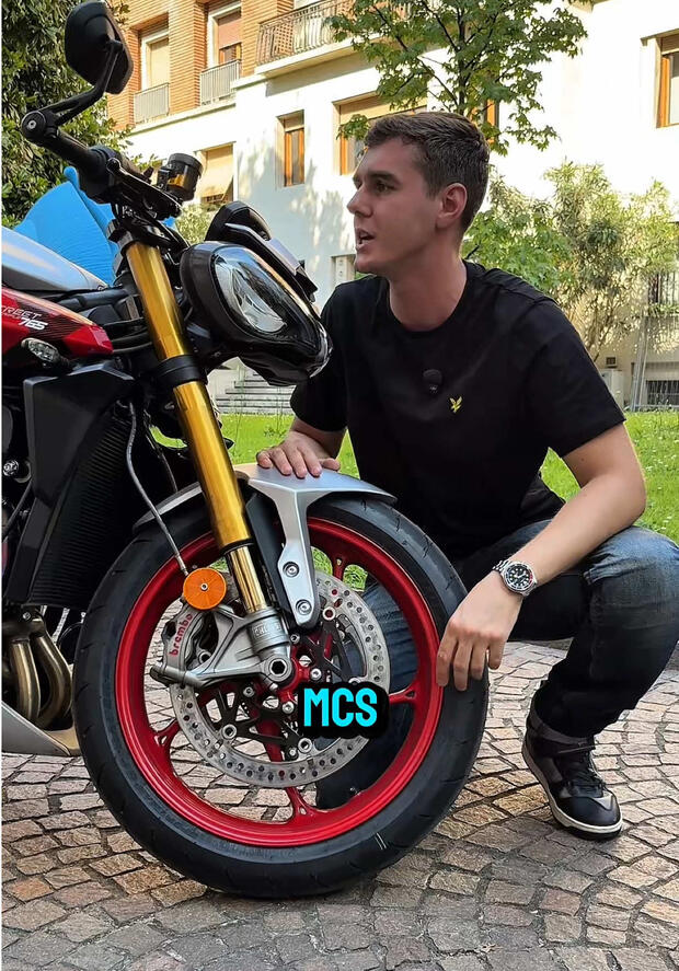 Triumph Street Triple RX . . .