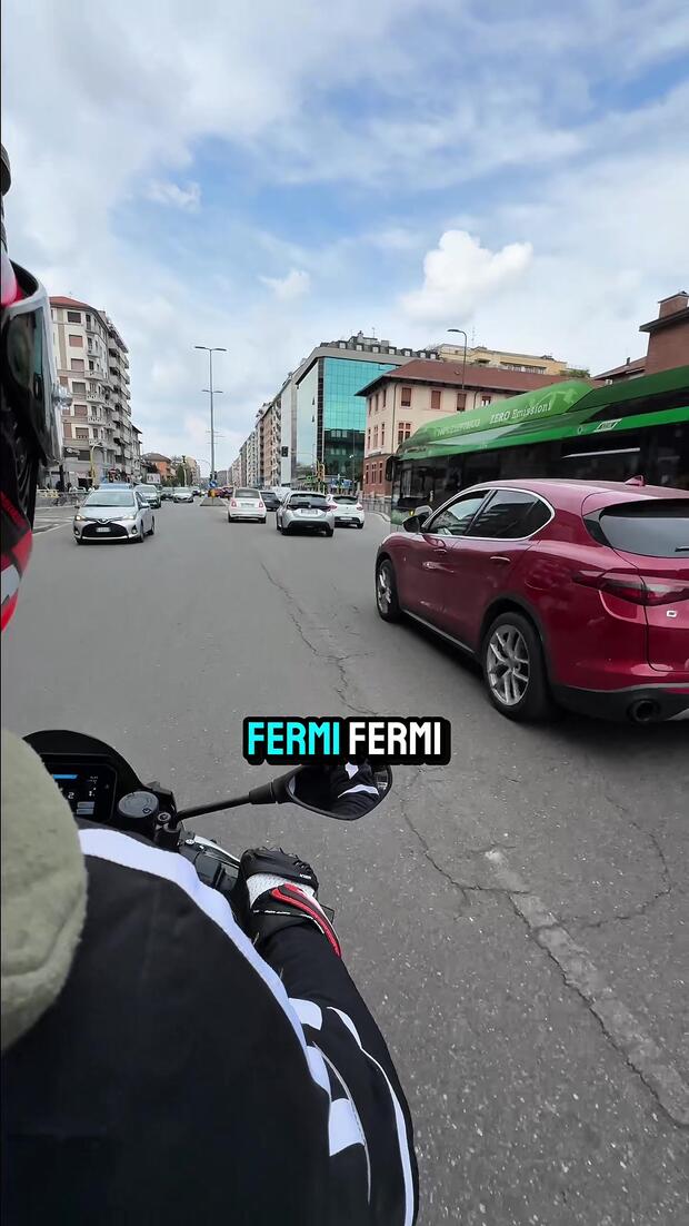 Si può “scavalcare le code” in moto? . . .