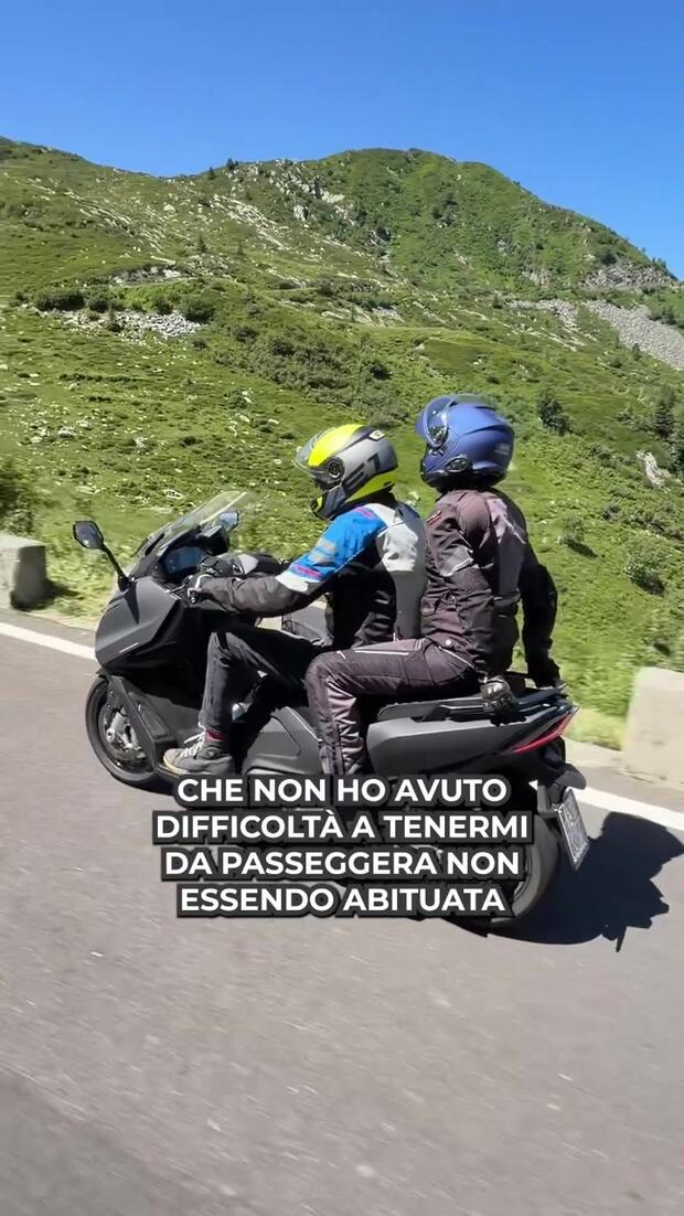 Si conclude la MULTIPROVA del Kymco AK575 Premium: protagonisti dell’ultima puntata Giovanna e Andrea alle prese con i tornanti del Passo San Marco! . . .