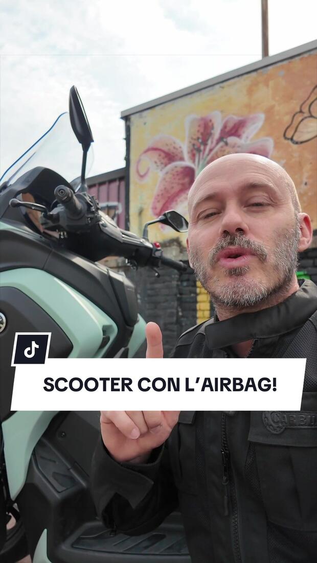 Yamaha Tricity 300, il primo con l’airbag! . . .