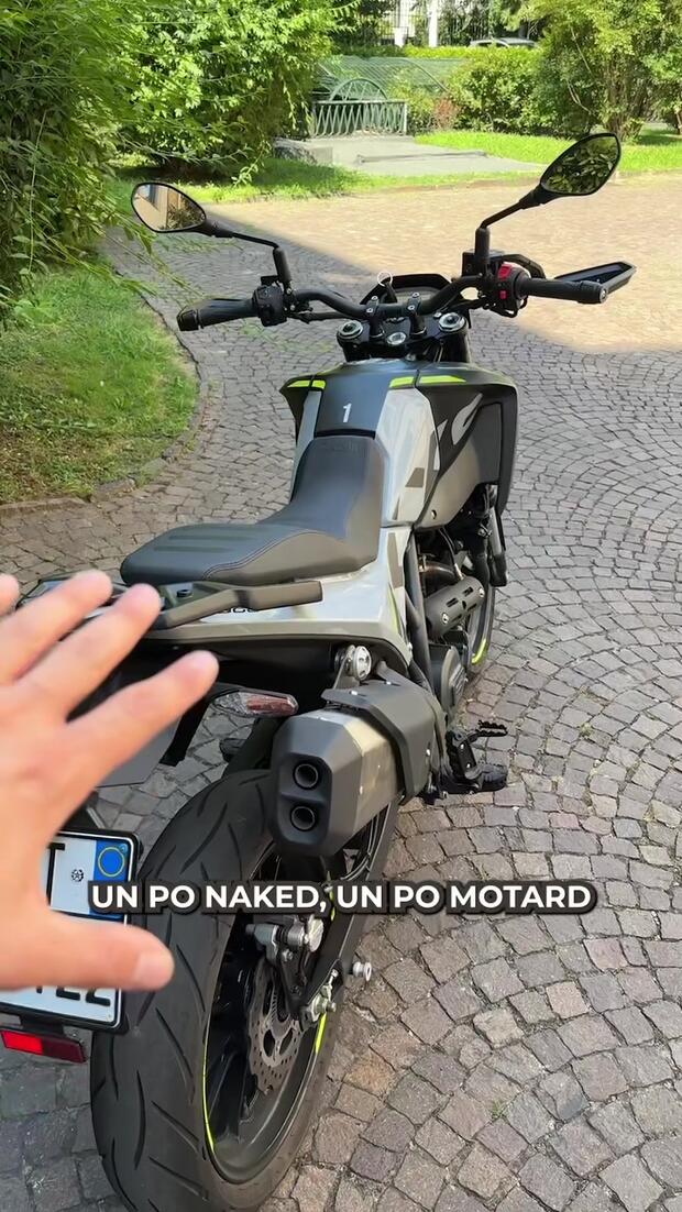 Benelli BKX 300 S! . . .