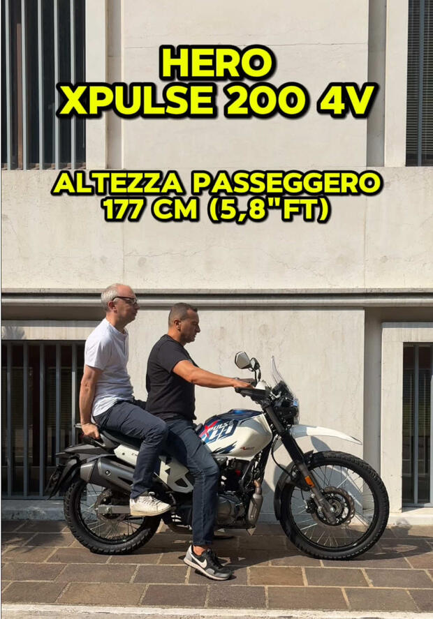 Hero XPulse 200 4V: quant’è accogliente per passeggeri di taglie diverse . . .