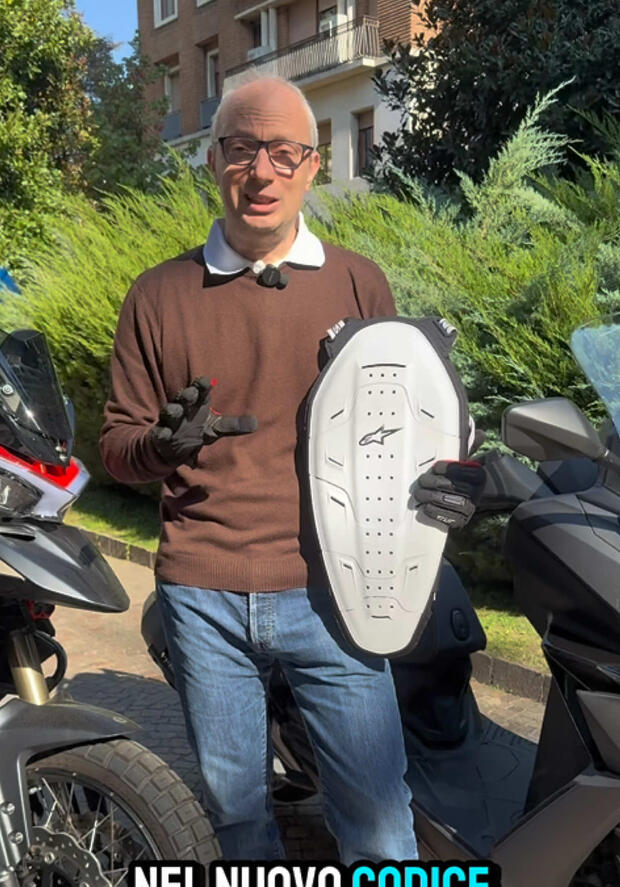 Paraschiena e guanti omologati diventano obbligatori! . . .