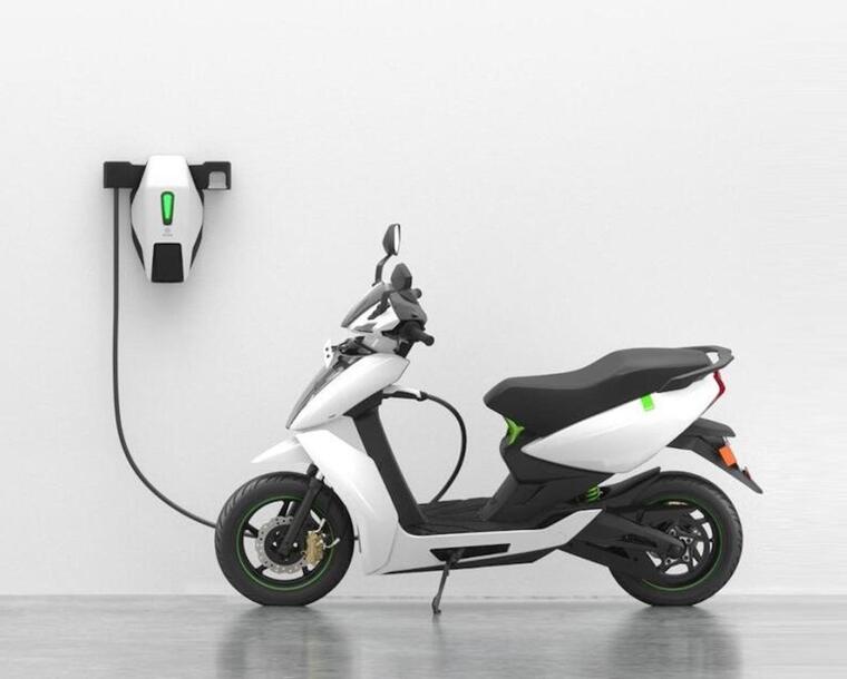 Incentivi moto e scooter elettrici: solo nel 2026 ecobonus a 4.000 euro 