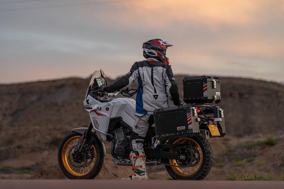 Kove 800X GT 2026, viaggiare costa poco