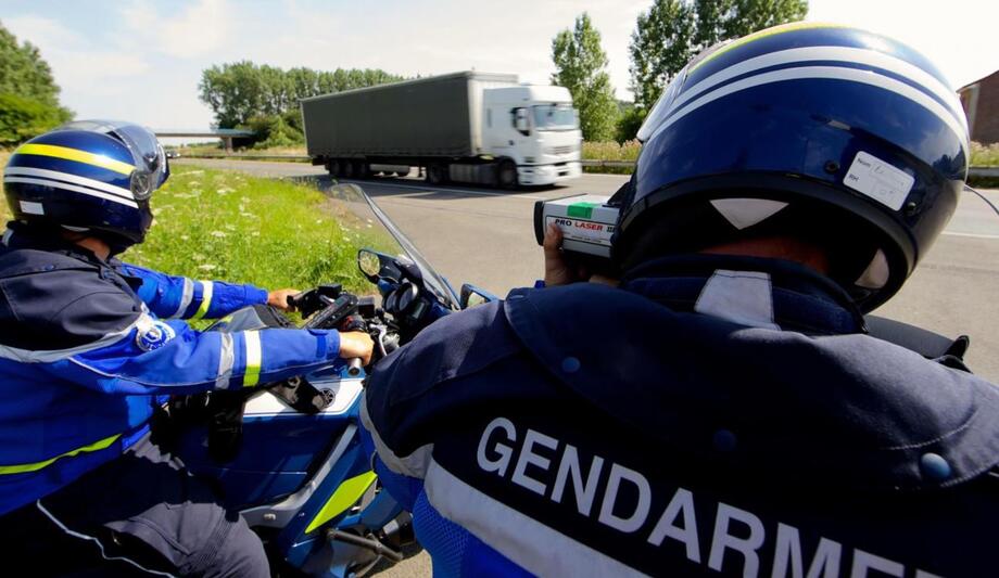 Francia: in carcere chi supera i limiti di 50 km/h. Attenti alle vacanze!