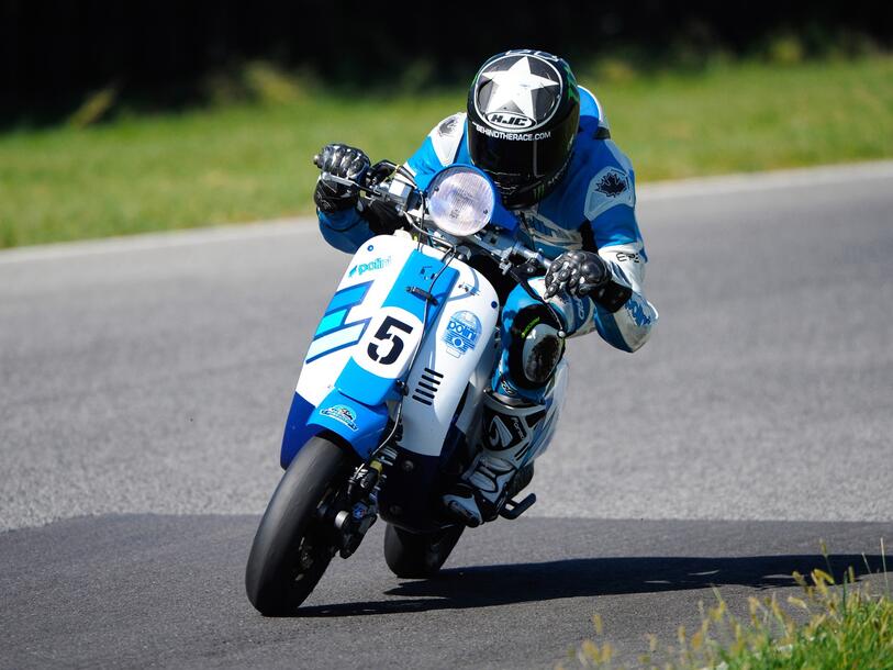 Tutti i segreti della Vespa ET3 Polini che ha battuto i prototipi nella 500 km di Pomposa