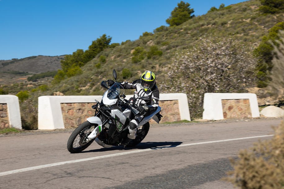 Kawasaki KLE500: supporto per smartphone e primo tagliando gratis 