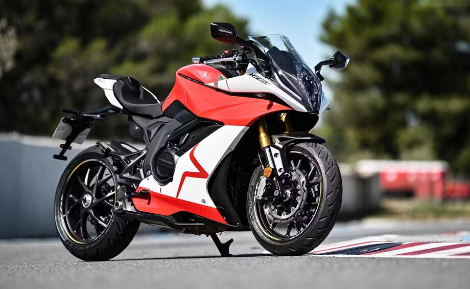 Mash K750, una sportiva dal volto italiano