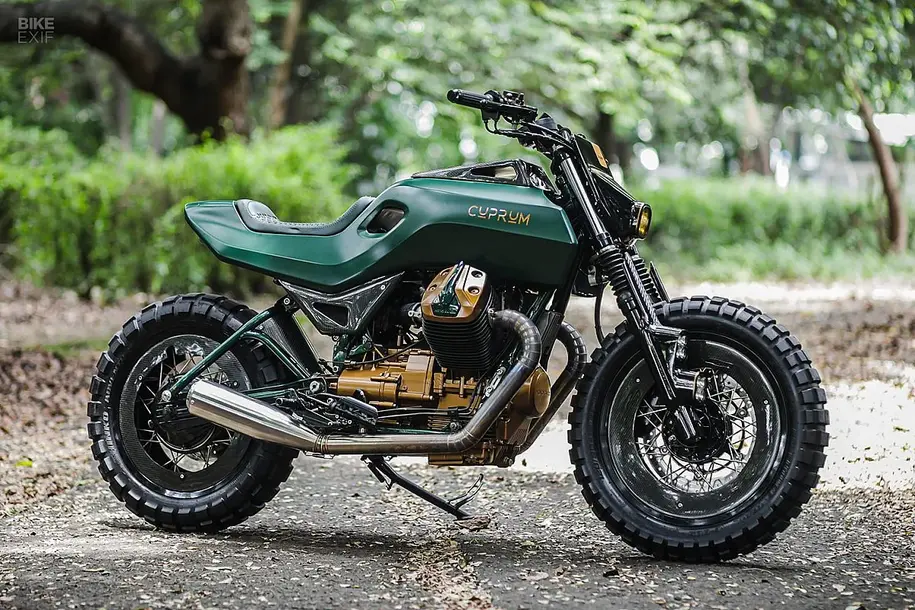 Customizer da incubo: una Moto Guzzi V7 torturata senza pietà