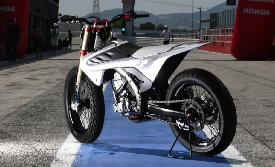 Picasso OMT 450, 100 kg di carbonio per volare in pista