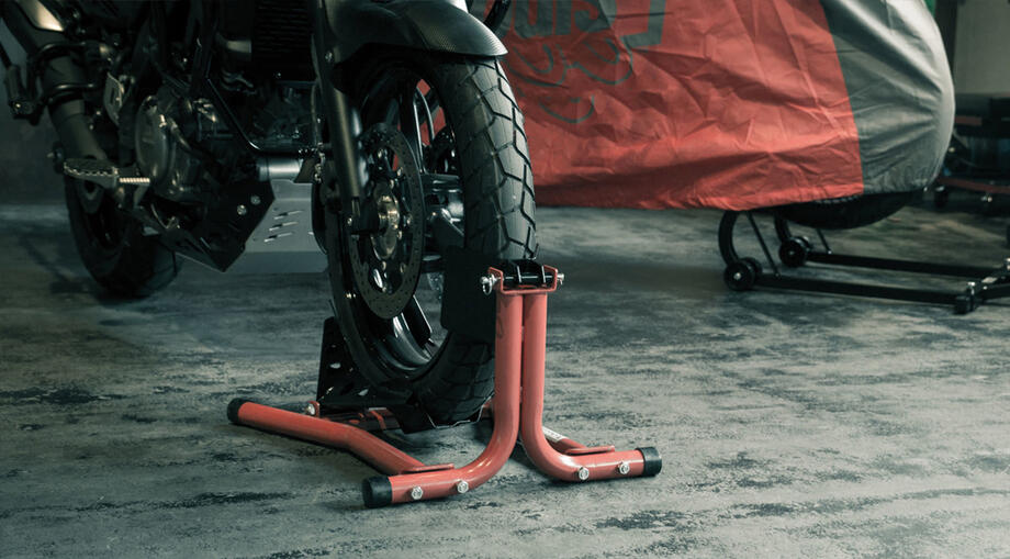 RC anche per le moto nel box: l’obbligo c’è, ma chi controlla?