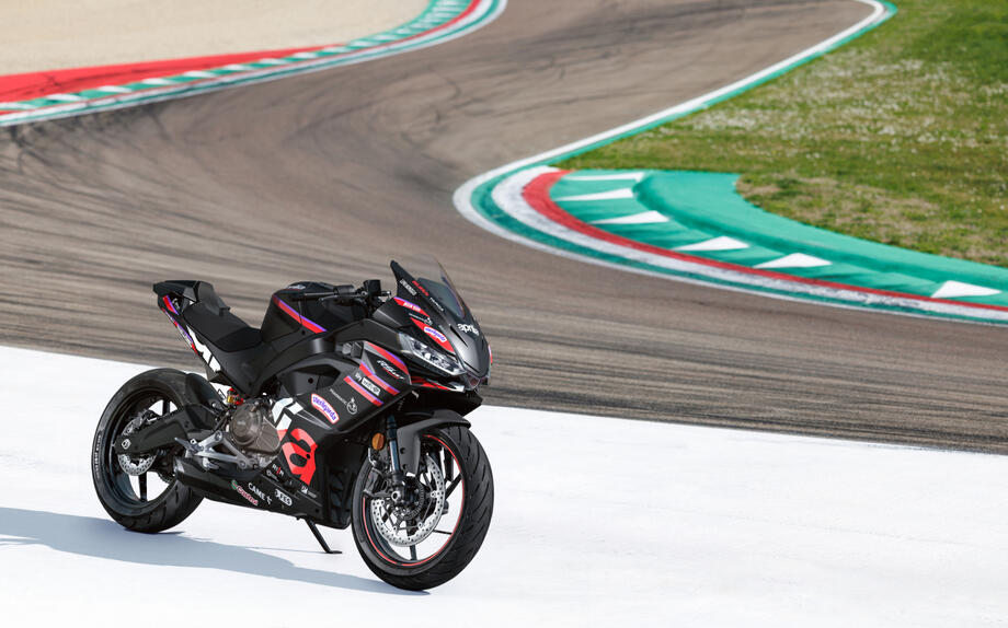 Aprilia RS 457 GP Replica: la livrea da corsa ora è di serie