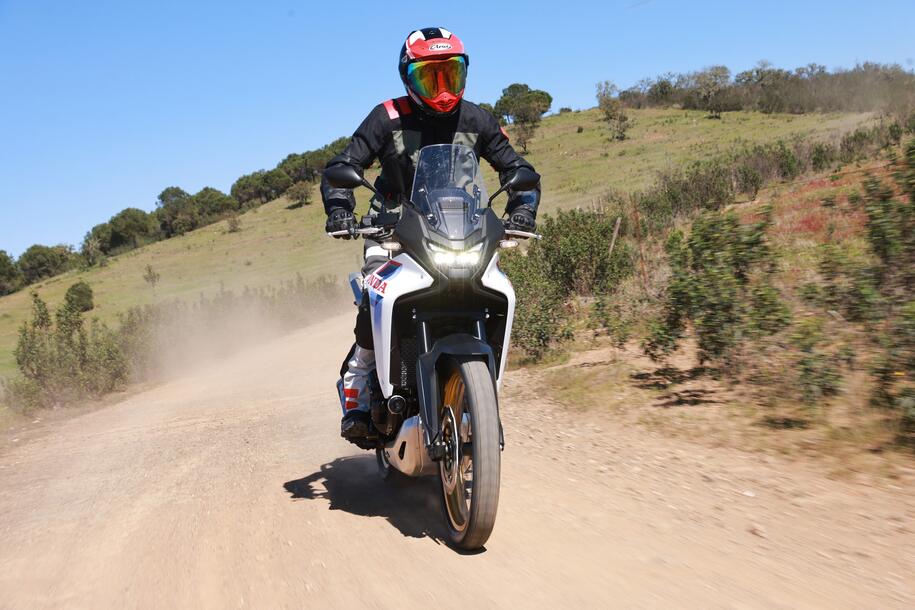 Honda Transalp  E-Clutch, ecco il prezzo, finalmente!