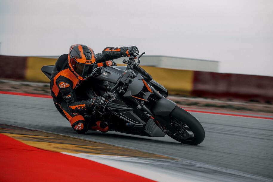 KTM 1390 Super Duke RR Track, conto alla rovescia per comprarla