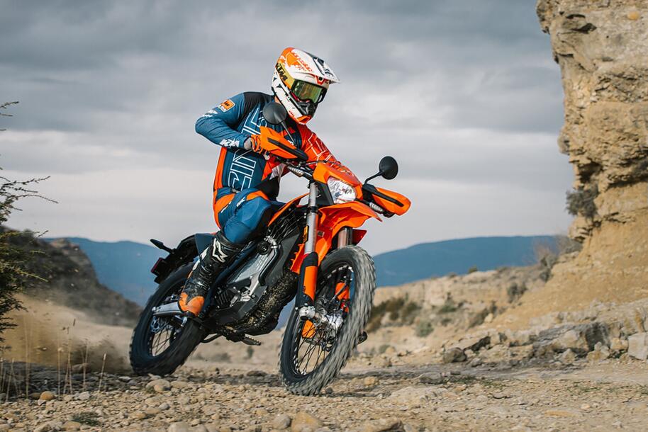 La potenza sale e il peso scende per la KTM Freeride 2027