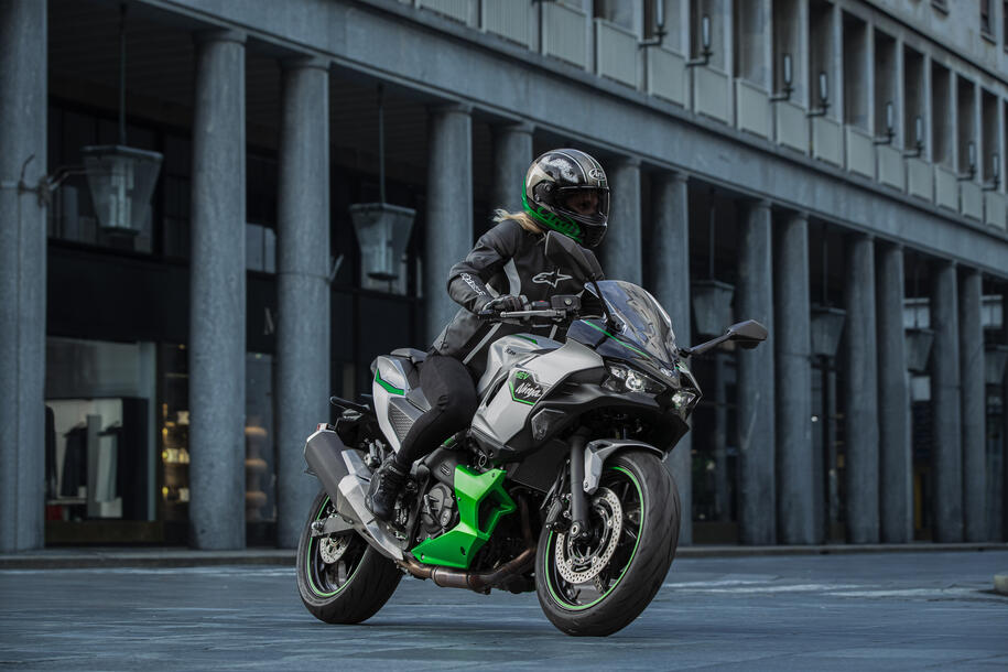 Kawasaki Z7 e Ninja 7 Hybrid: aggiornamenti e prezzo ridotto!